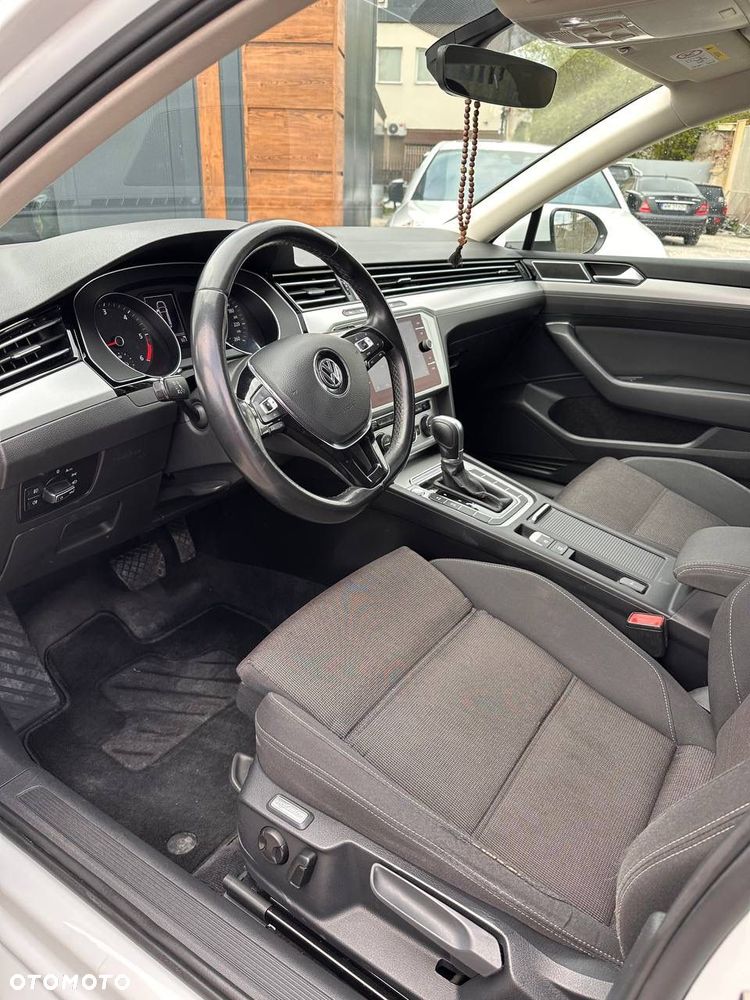 Volkswagen Passat - 13