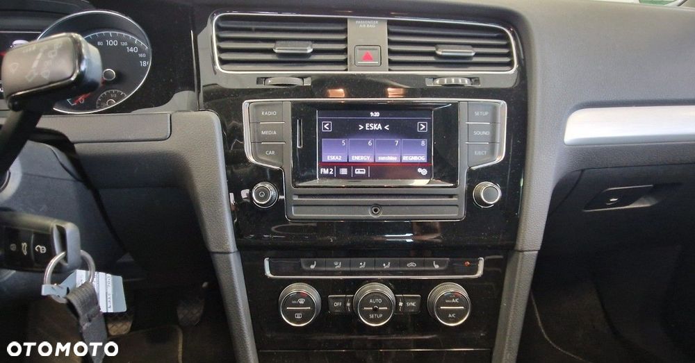 Volkswagen Golf - 22