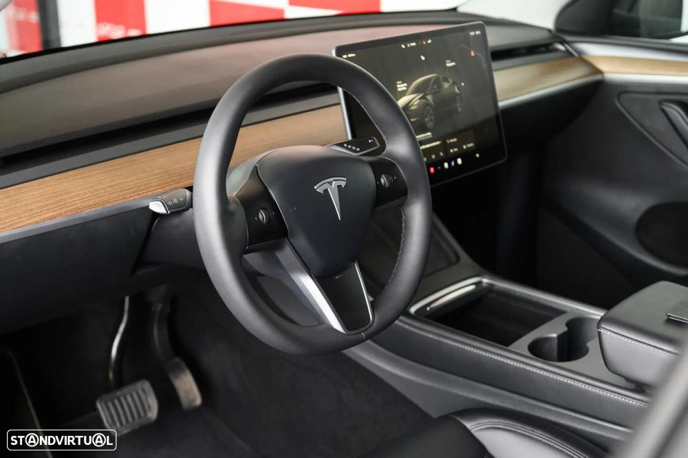 Tesla Model Y Long Range RWD - 24