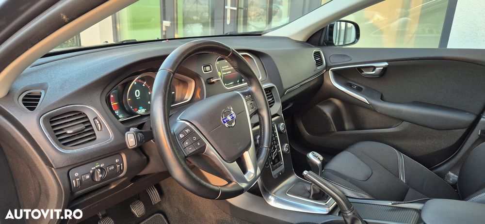 Volvo V40 D4 VEA Momentum - 13