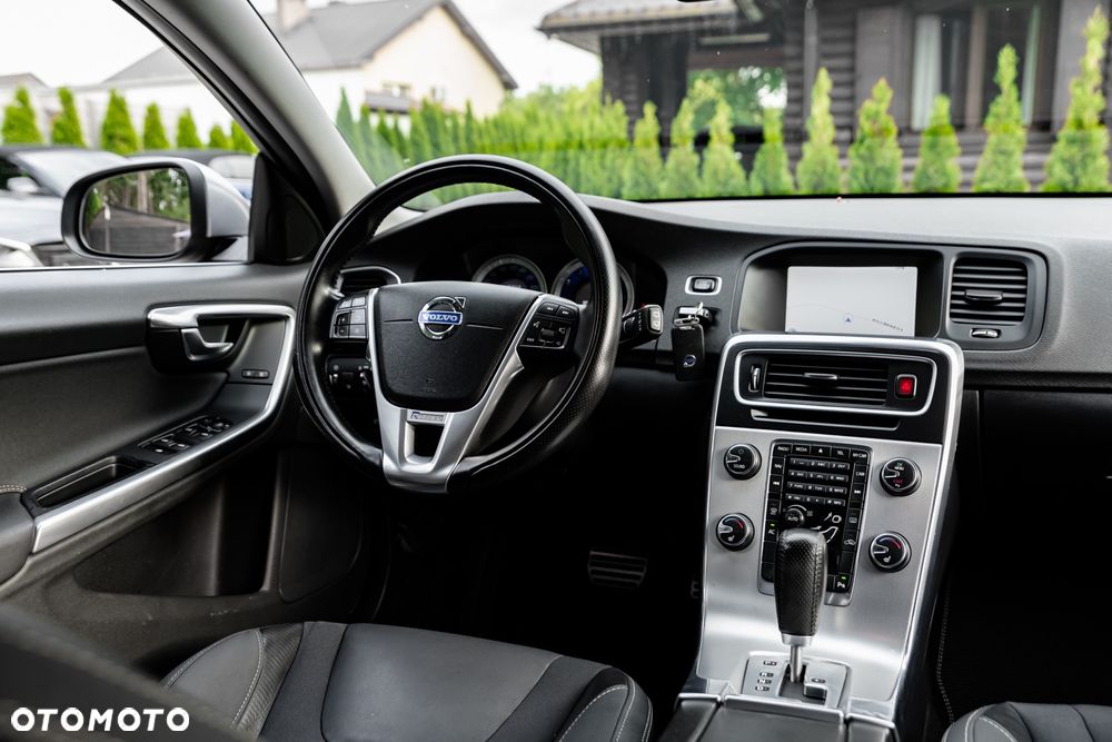 Volvo V60 T6 AWD R-Design - 25