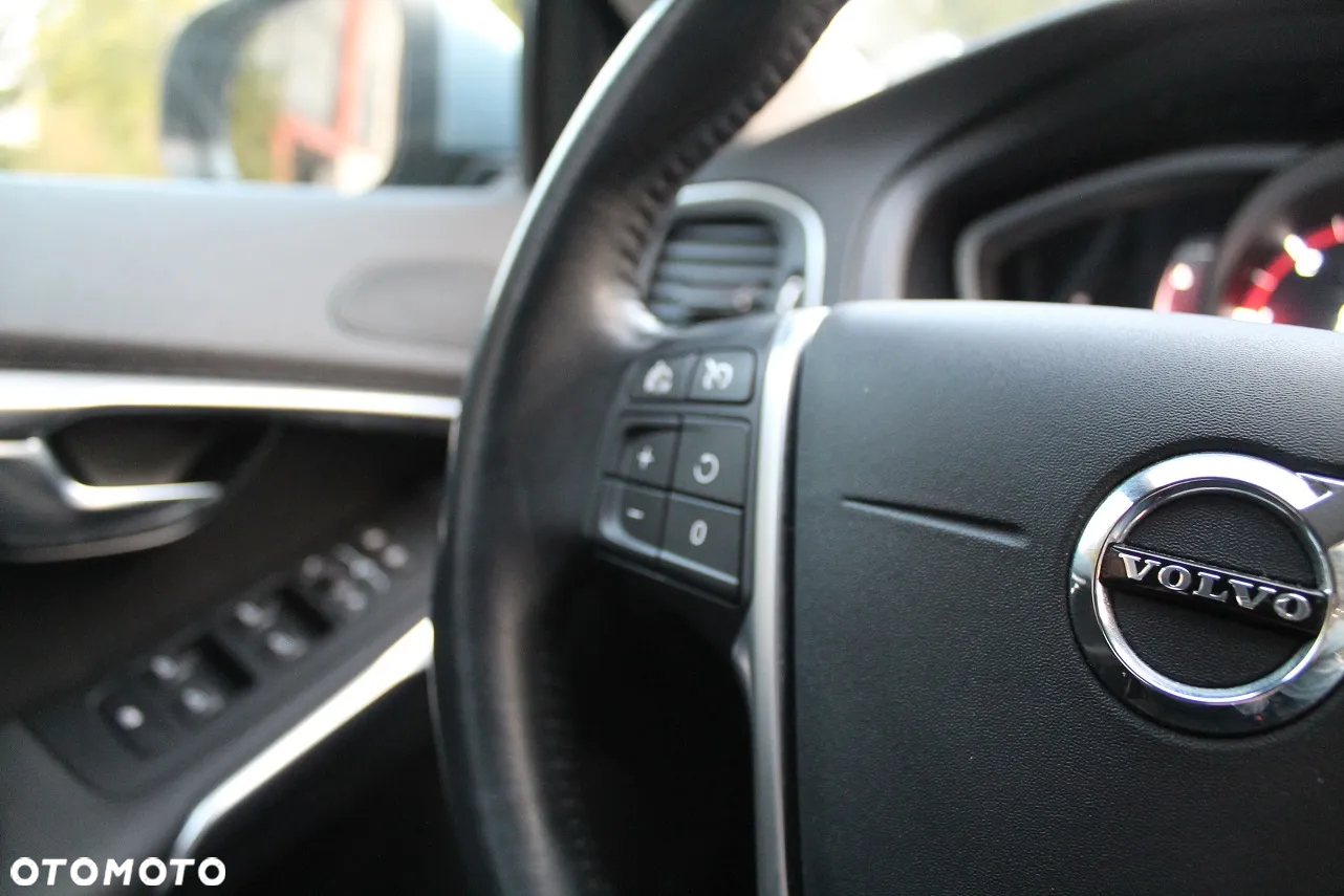 Volvo V40 D2 Momentum - 25