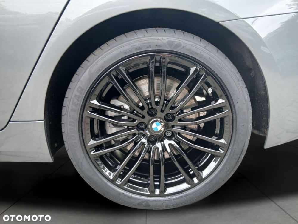 BMW Seria 5 540d xDrive mHEV - 12
