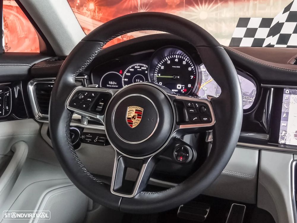 Porsche Panamera 4 E-Hybrid - 22