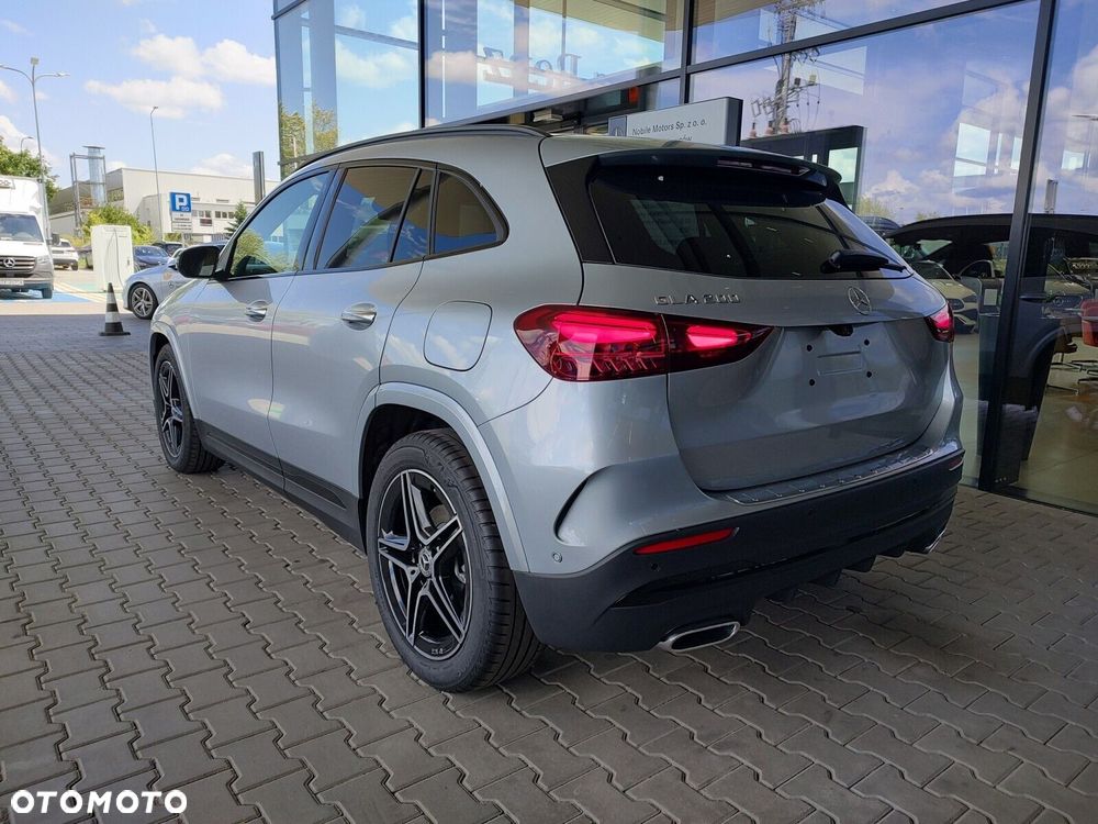 Mercedes-Benz GLA - 7
