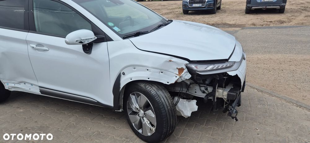 Hyundai Kona 64kWh Premium - 8