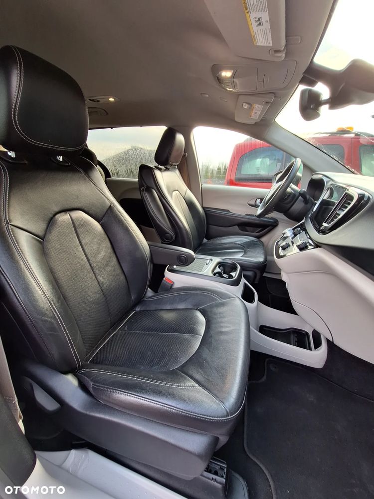 Chrysler Pacifica - 19