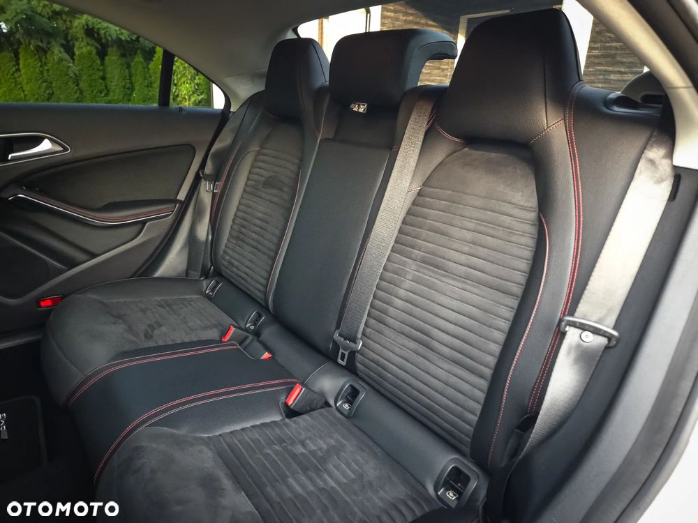 Mercedes-Benz CLA 180 (CDI) d AMG Line - 17