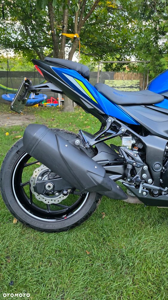 Suzuki GSX - 8
