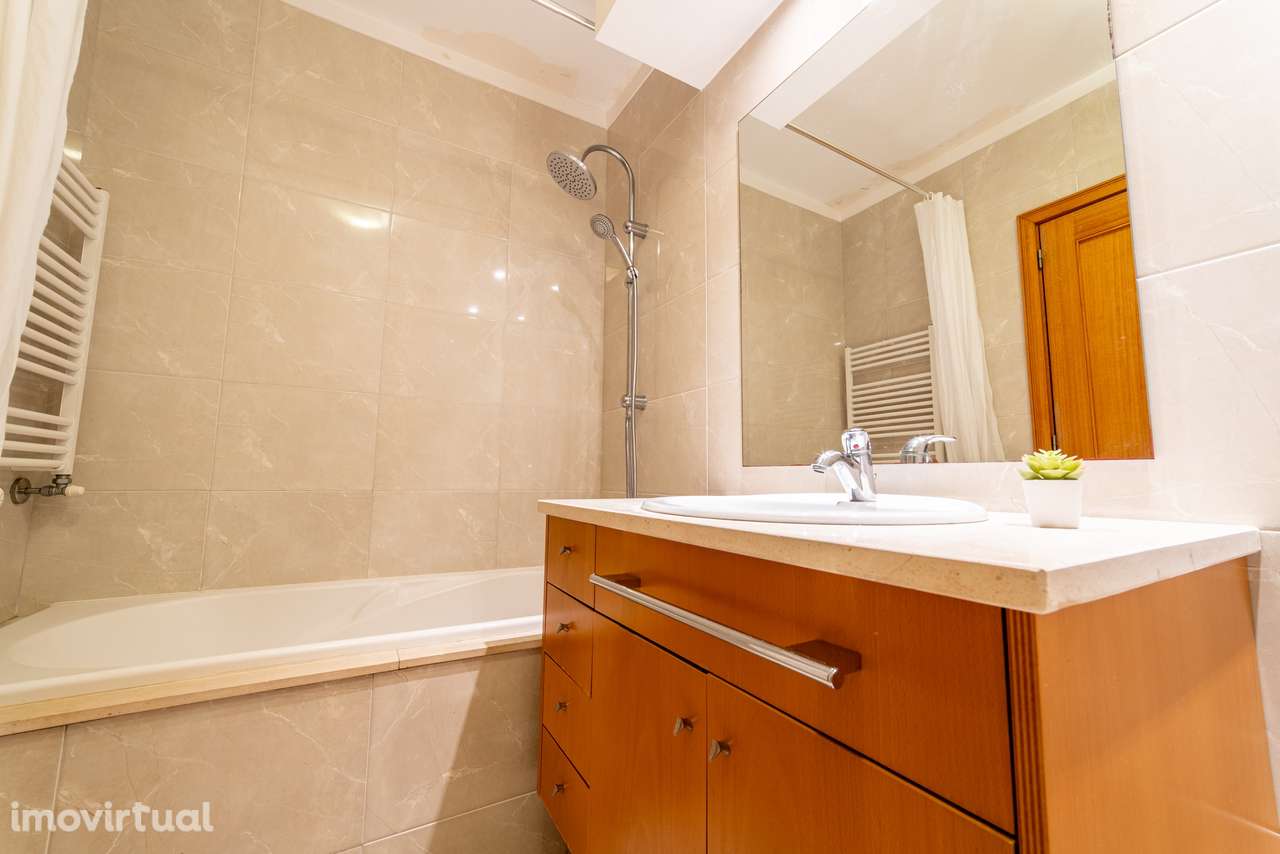 T3 Último Andar (5.º) - Frente poente para praça-jardim - Grande imagem: 4/45