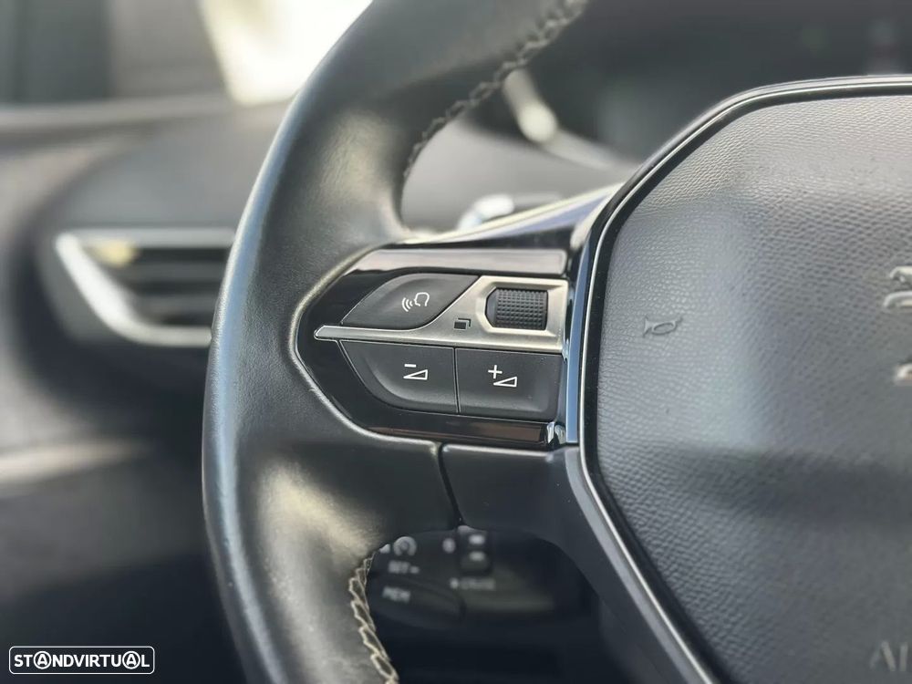 Peugeot 3008 PureTech 130 Stop & Start GPF EAT8 Allure - 24