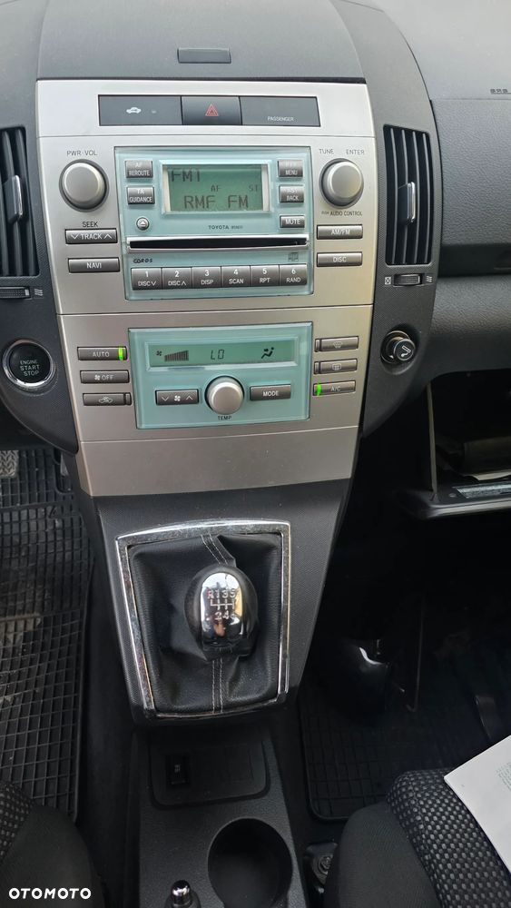 Toyota Corolla Verso 2.2 D-CAT Sol - 22