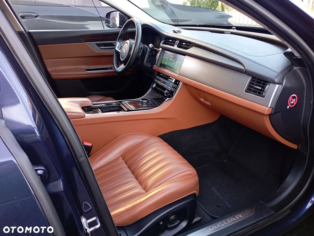 Jaguar XF 2.0 i4D Prestige - 9