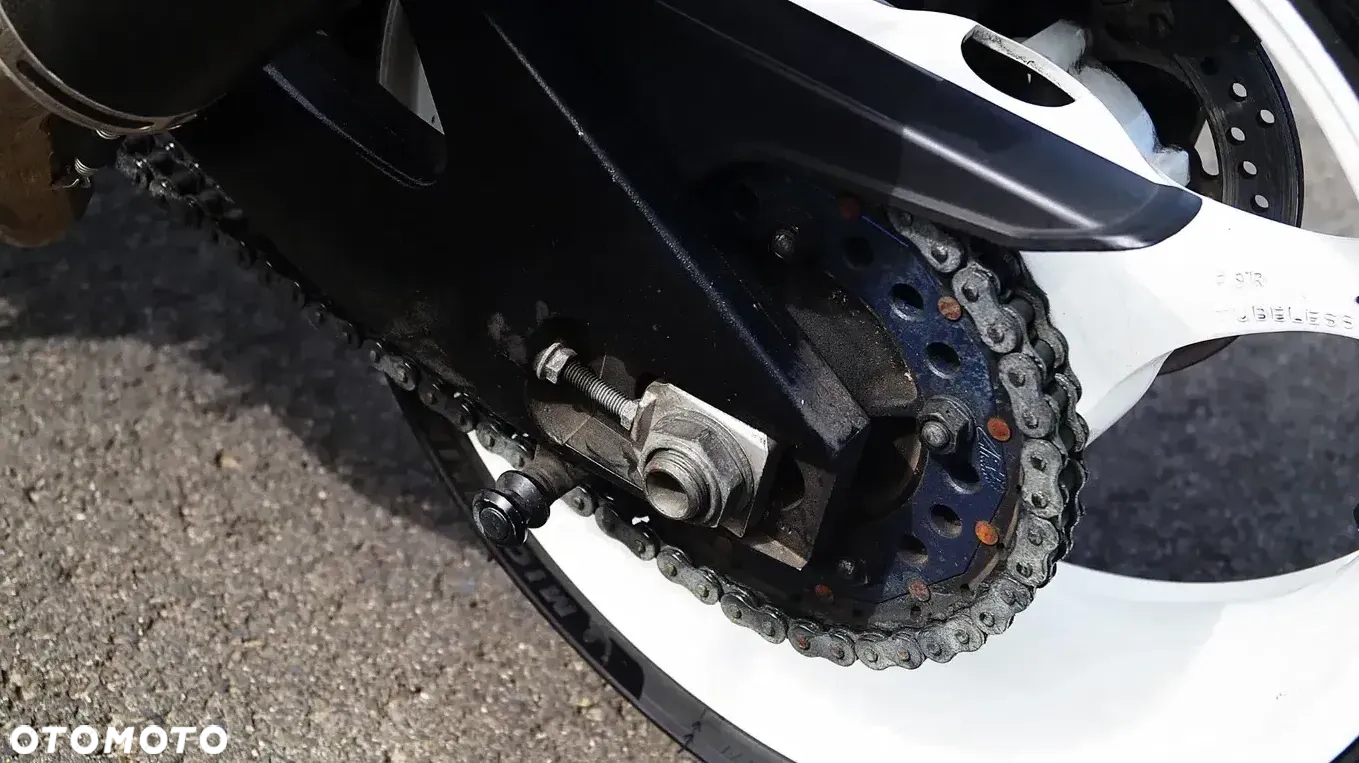 Suzuki GSX-R - 16