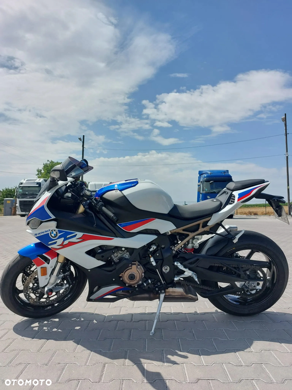 BMW S