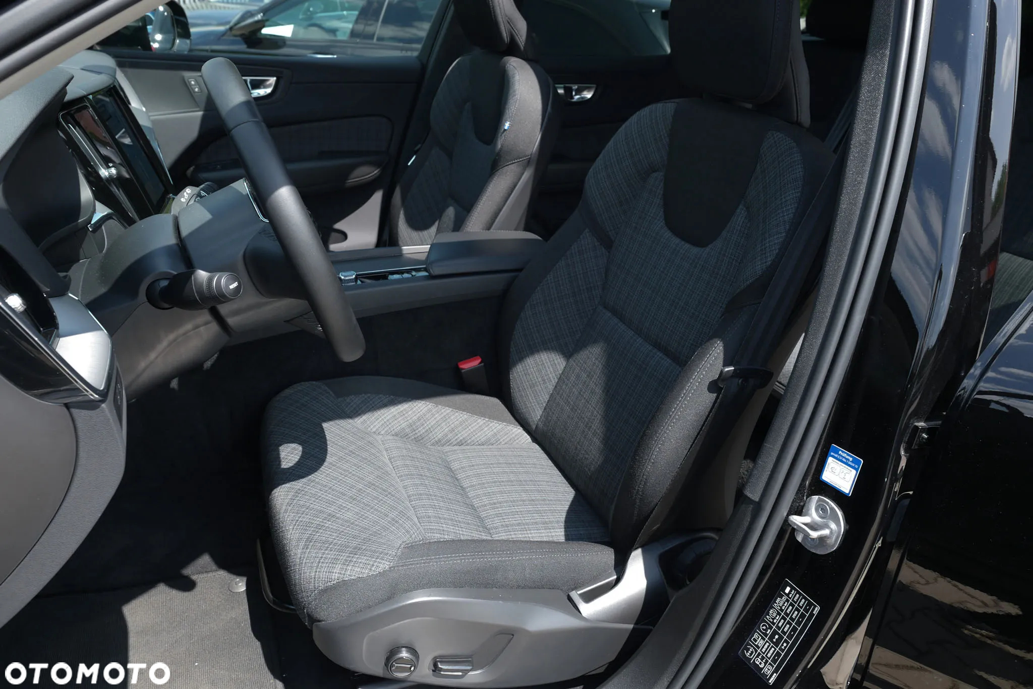 Volvo XC 60 T6 Plug-In Hybrid AWD Inscription - 19