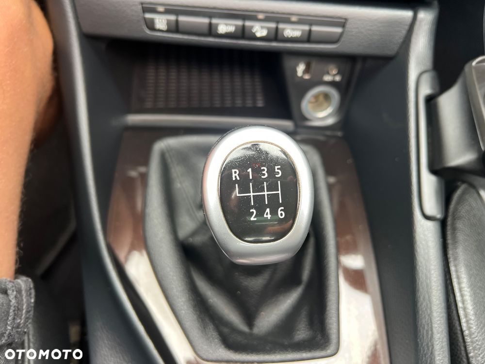 BMW X1 sDrive18d Sport Line - 36