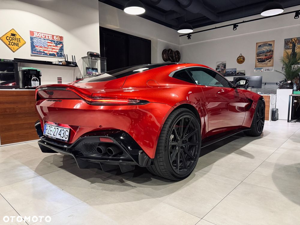 Aston Martin Vantage - 8