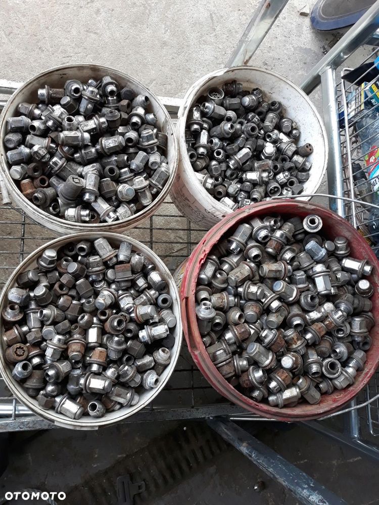 nakrętka zabezpieczenie kół Toyota Land Cruiser - 9