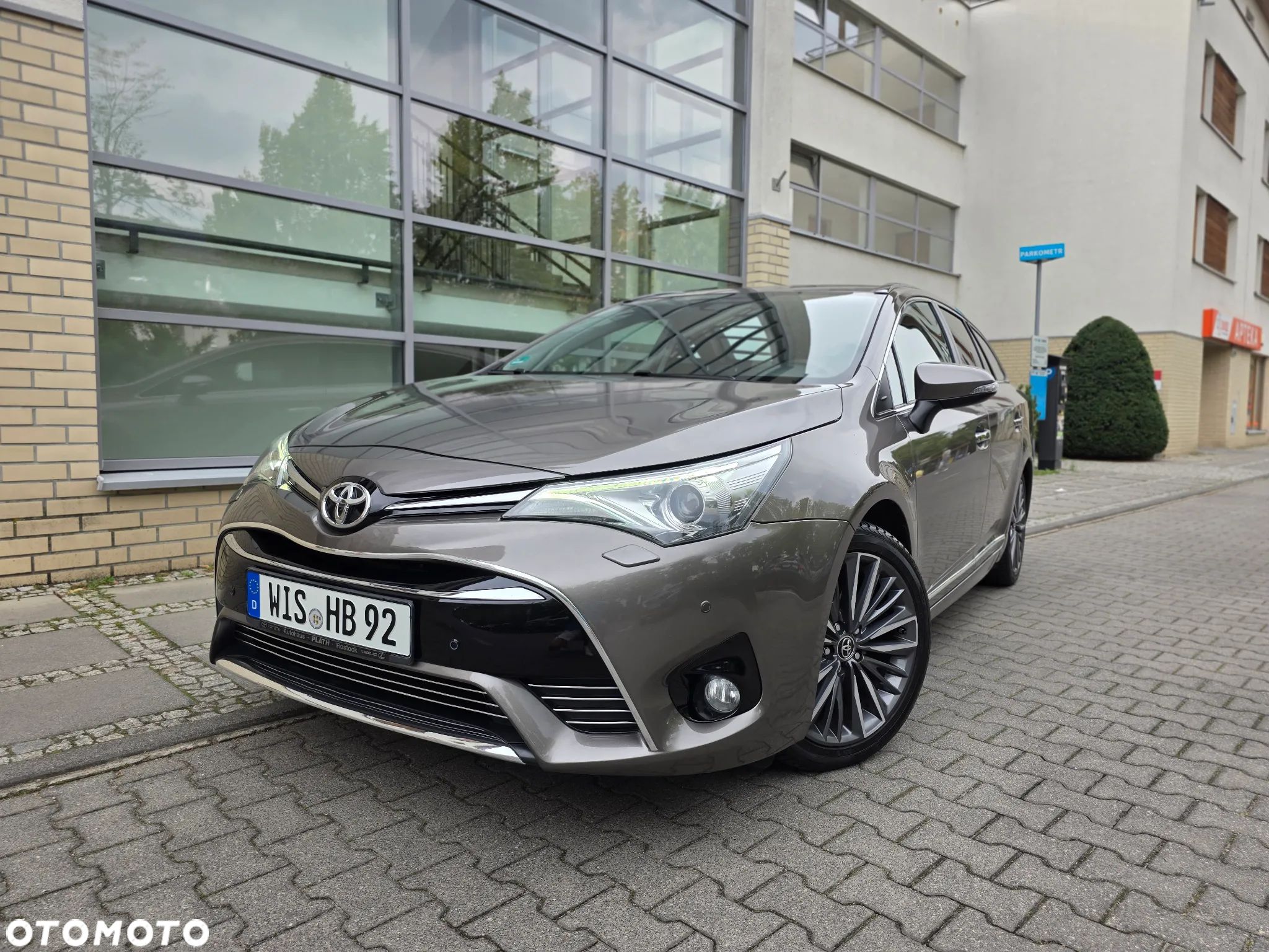 Toyota Avensis 1.8 Prestige - 1