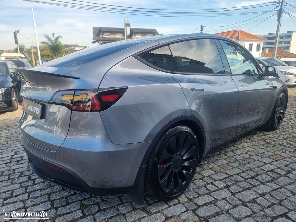 Tesla Model Y - 3
