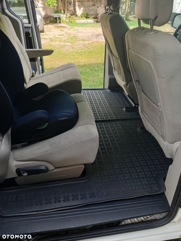 Dodge Grand Caravan - 29