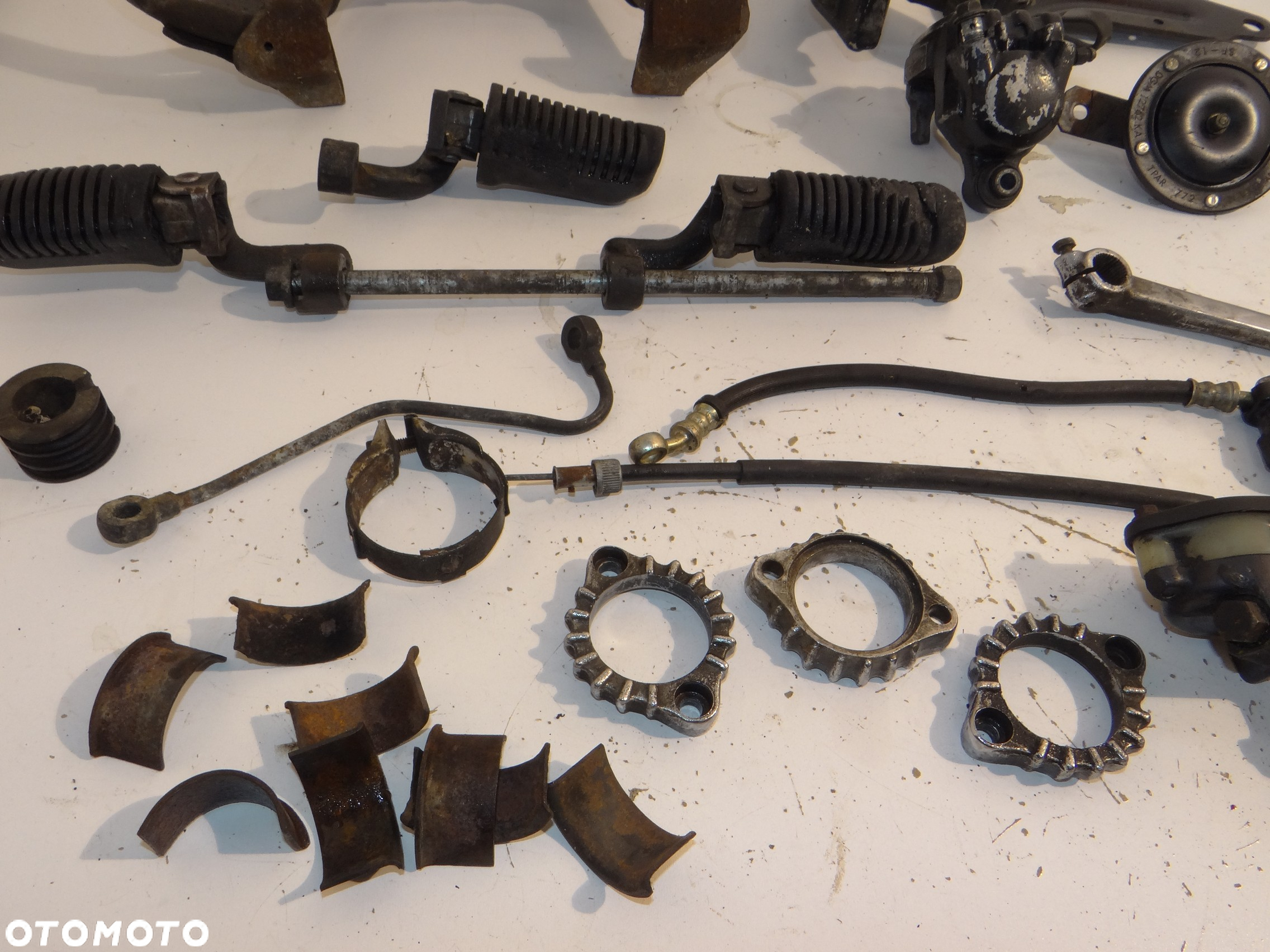 Yamaha XS 750 wahacz dźwignia hamulca zmiany biegów kopniak podnóżki zacisk pompa hamulca ośka koła Y1247 - 14