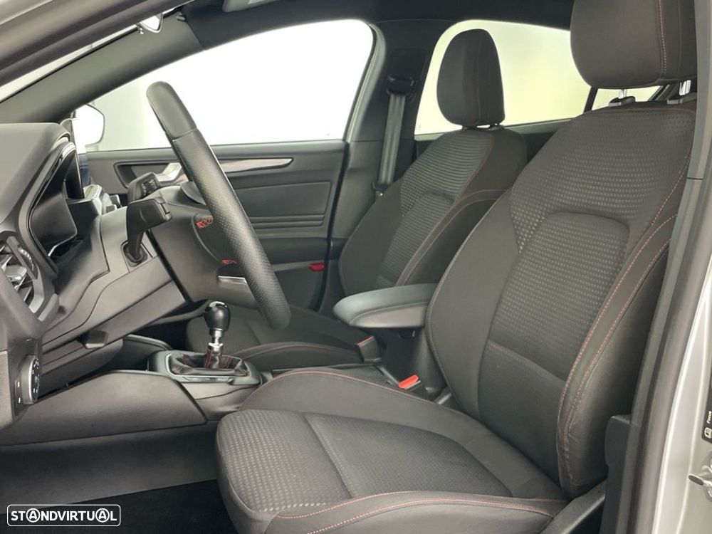 Ford Focus 1.0 EcoBoost MHEV ST-Line — fotografia 17