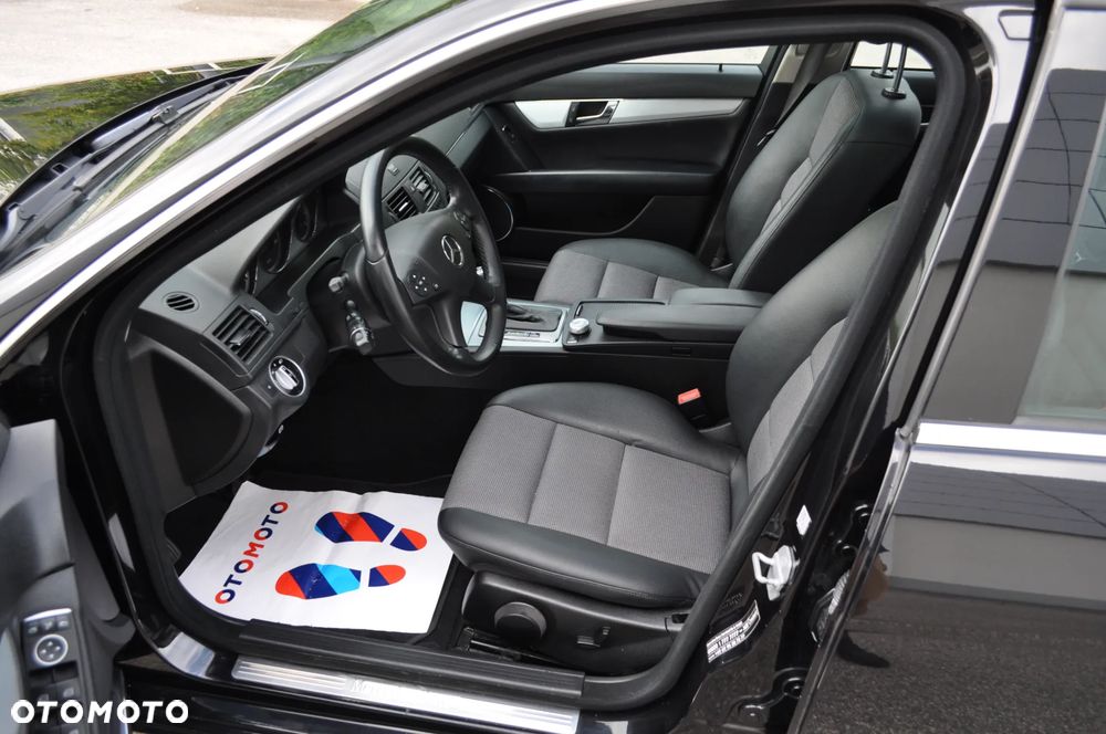 Mercedes-Benz Klasa C 200 CGI Automatik BlueEFFICIENCY Avantgarde - 13