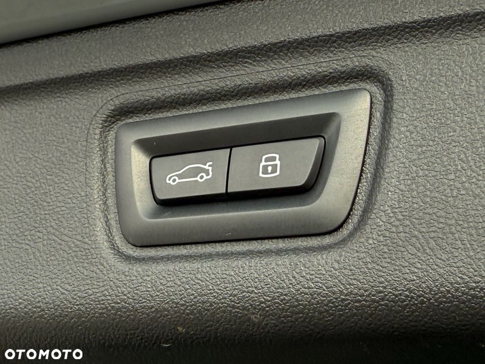 BMW Seria 3 320d Edition M Sport Shadow - 14