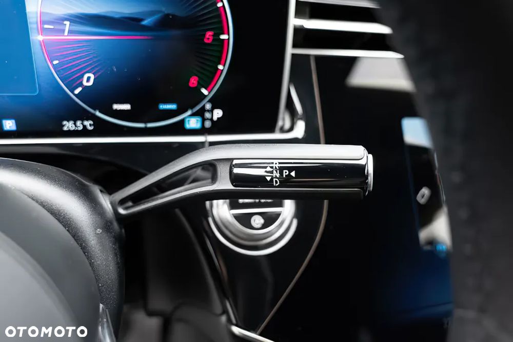 Mercedes-Benz Klasa E 220 d mHEV 4-Matic Exclusive 9G-Tronic - 13