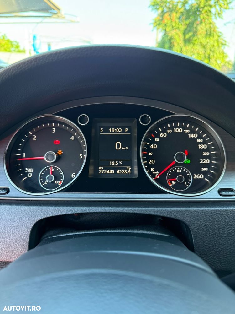 Volkswagen Passat 2.0 TDI Blue TDI DSG Comfortline - 9