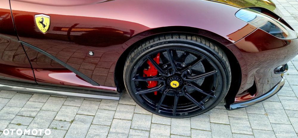 Ferrari 812 Superfast - 36