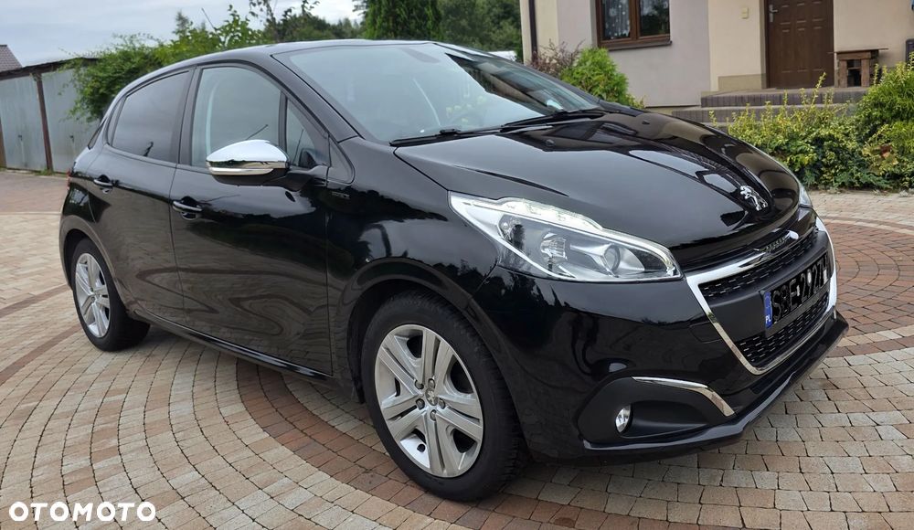 Peugeot 208 - 8