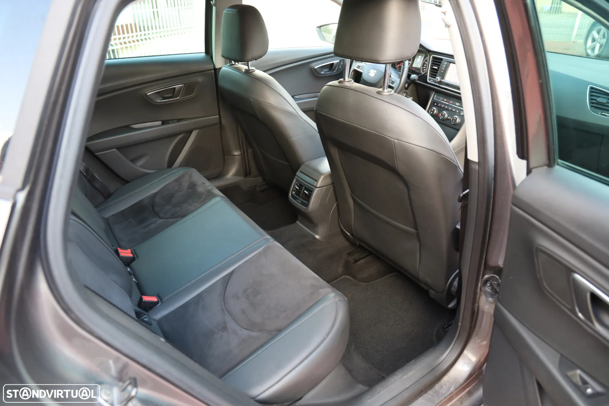 SEAT Leon 1.6 TDI S&S Style - 12