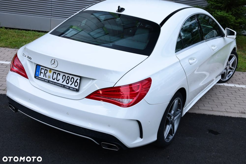 Mercedes-Benz CLA 180 AMG Line - 4