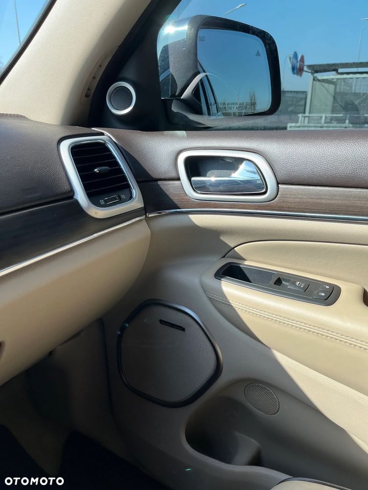 Jeep Grand Cherokee 5.7 V8 HEMI Overland Summit - 32