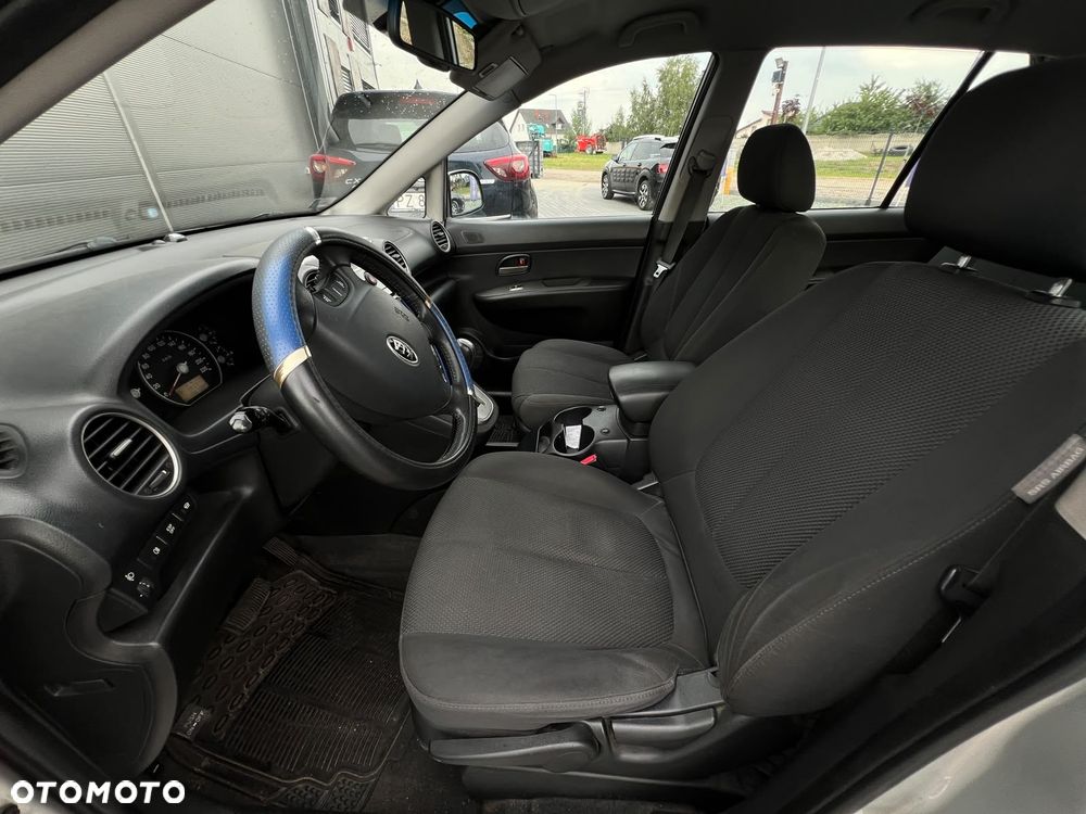 Kia Carens - 11