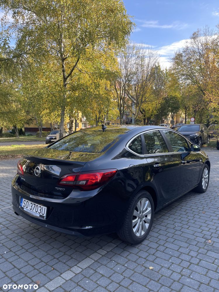 Opel Astra 2012 photo 3