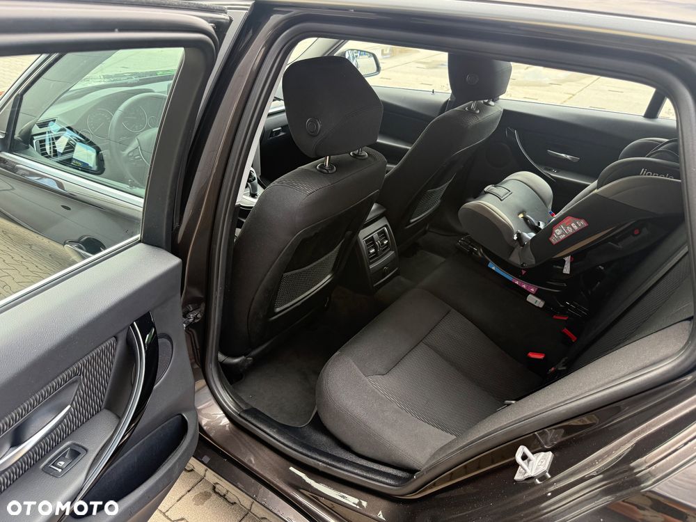 BMW Seria 3 320i Advantage - 12