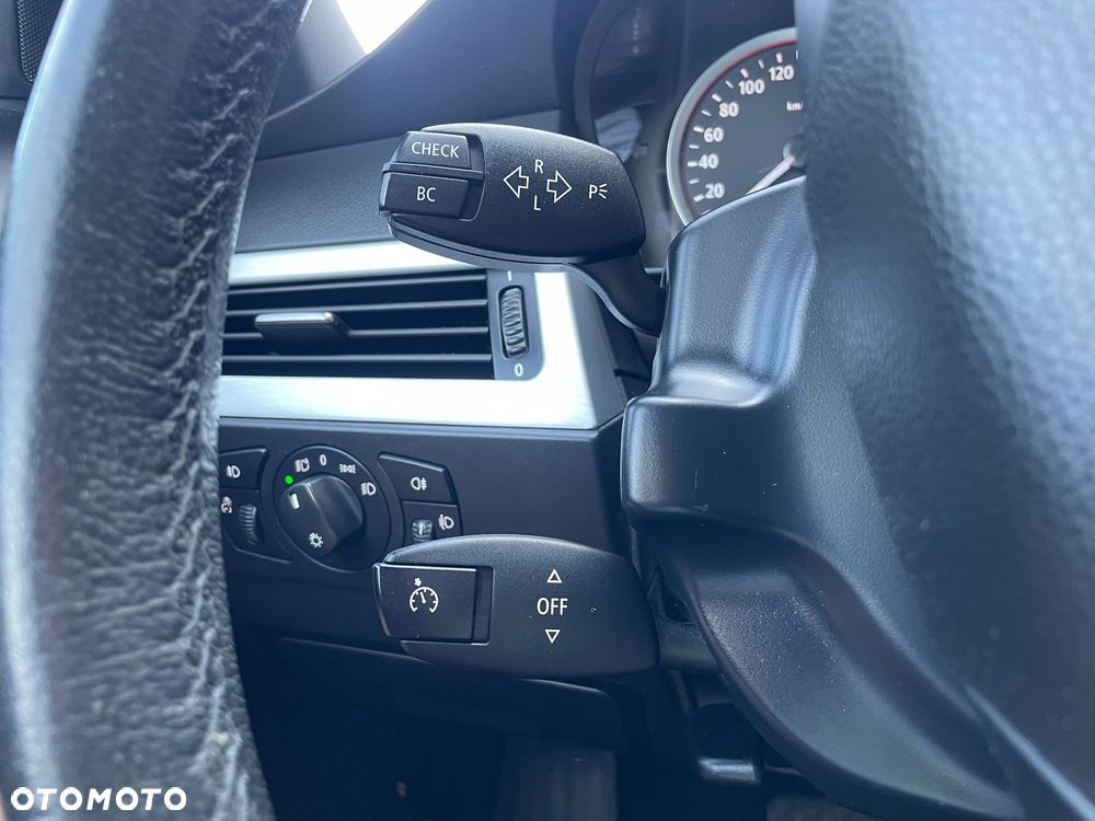 BMW Seria 5 525i - 29