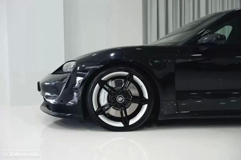 Porsche Taycan Turbo - 9