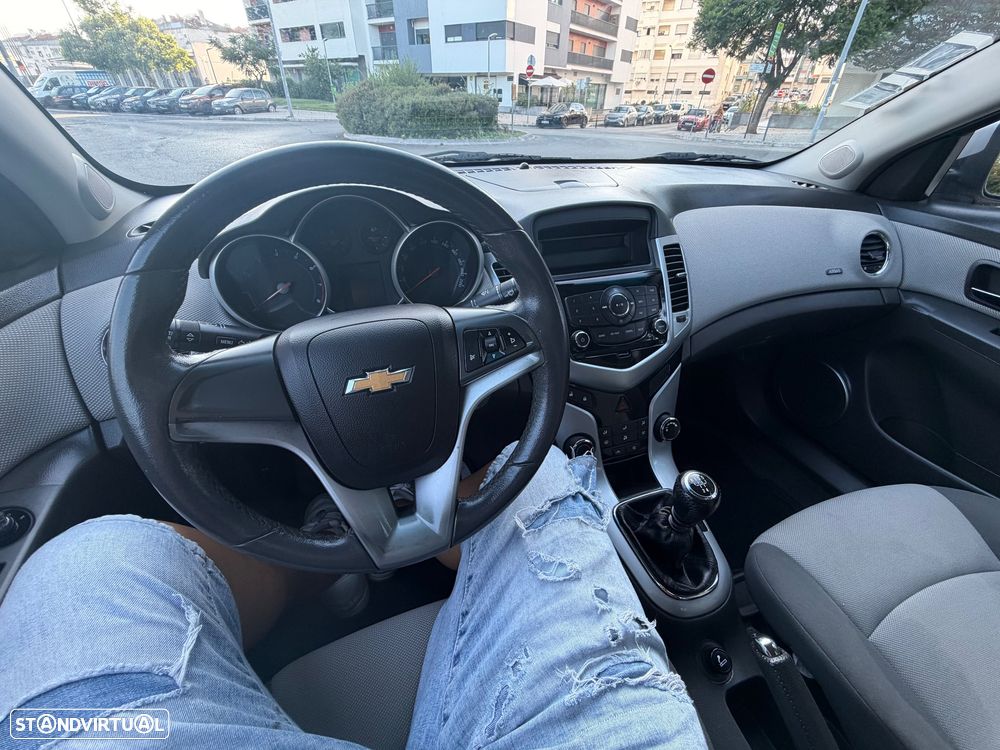 Chevrolet Cruze 1.6 LS - 25