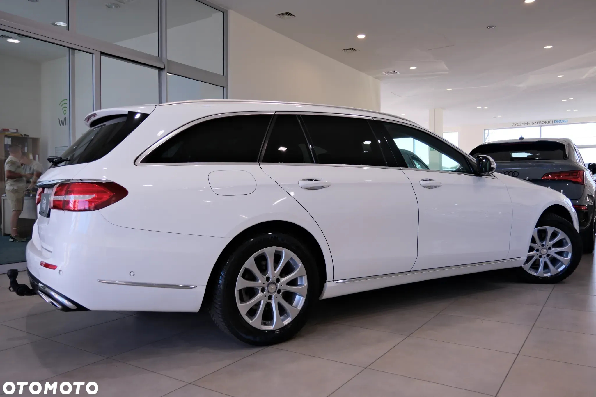 Mercedes-Benz Klasa E 220 d 4Matic T 9G-TRONIC Exclusive - 13