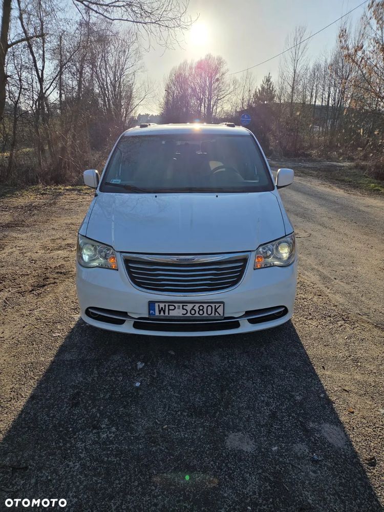 Chrysler Town & Country - 5