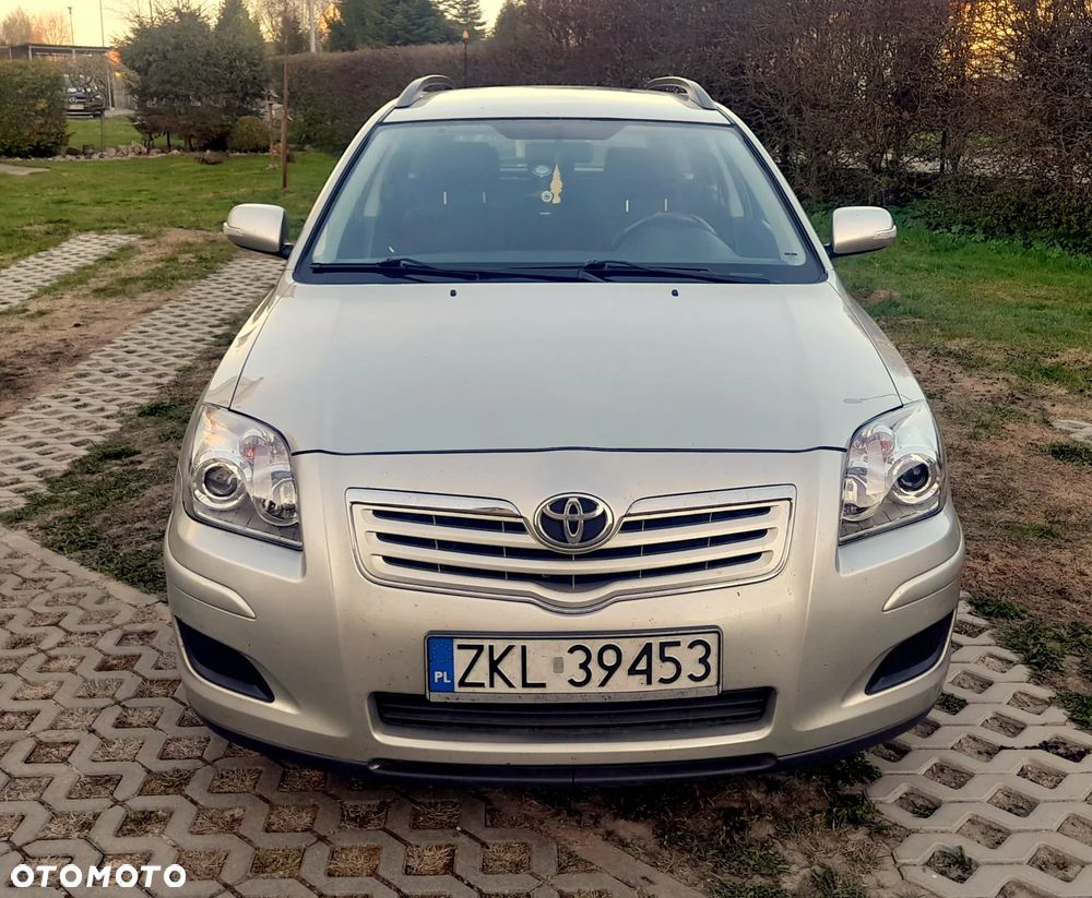 Toyota Avensis - 10