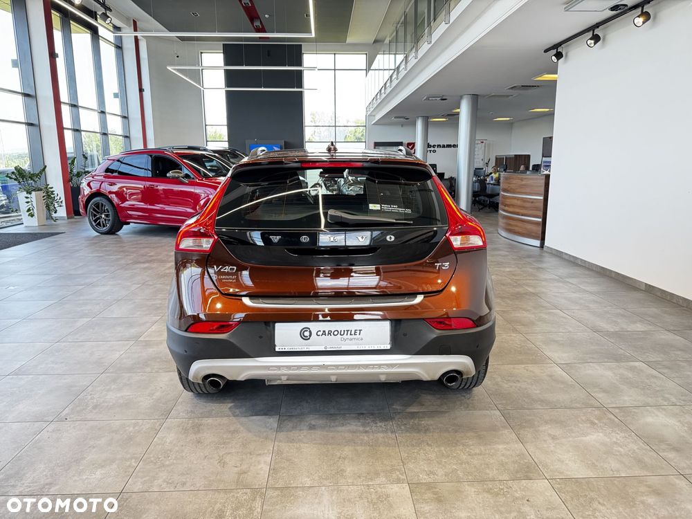 Volvo V40 Cross Country - 8