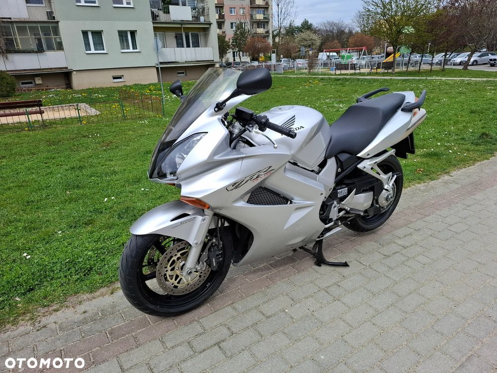 Honda VFR - 10