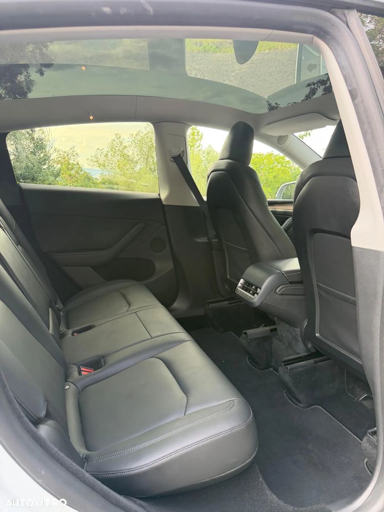 Tesla Model Y Long Range Dual Motor AWD - 26
