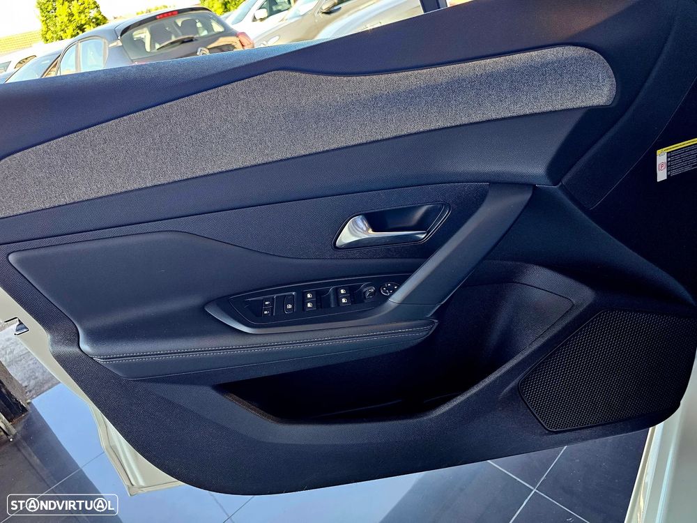 Peugeot 308 PureTech 130 EAT8 Allure - 12